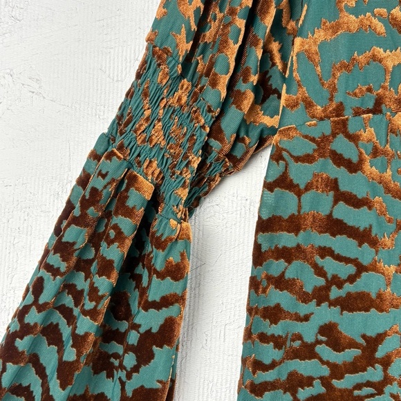 Vici Blue Bell Sleeve Velvet Bronze Animal Print Oversized Blouse Sz Large - Picture 6 of 9